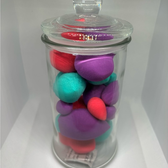 New Beauty Blenders and Storage Jar - Picture 3 of 3